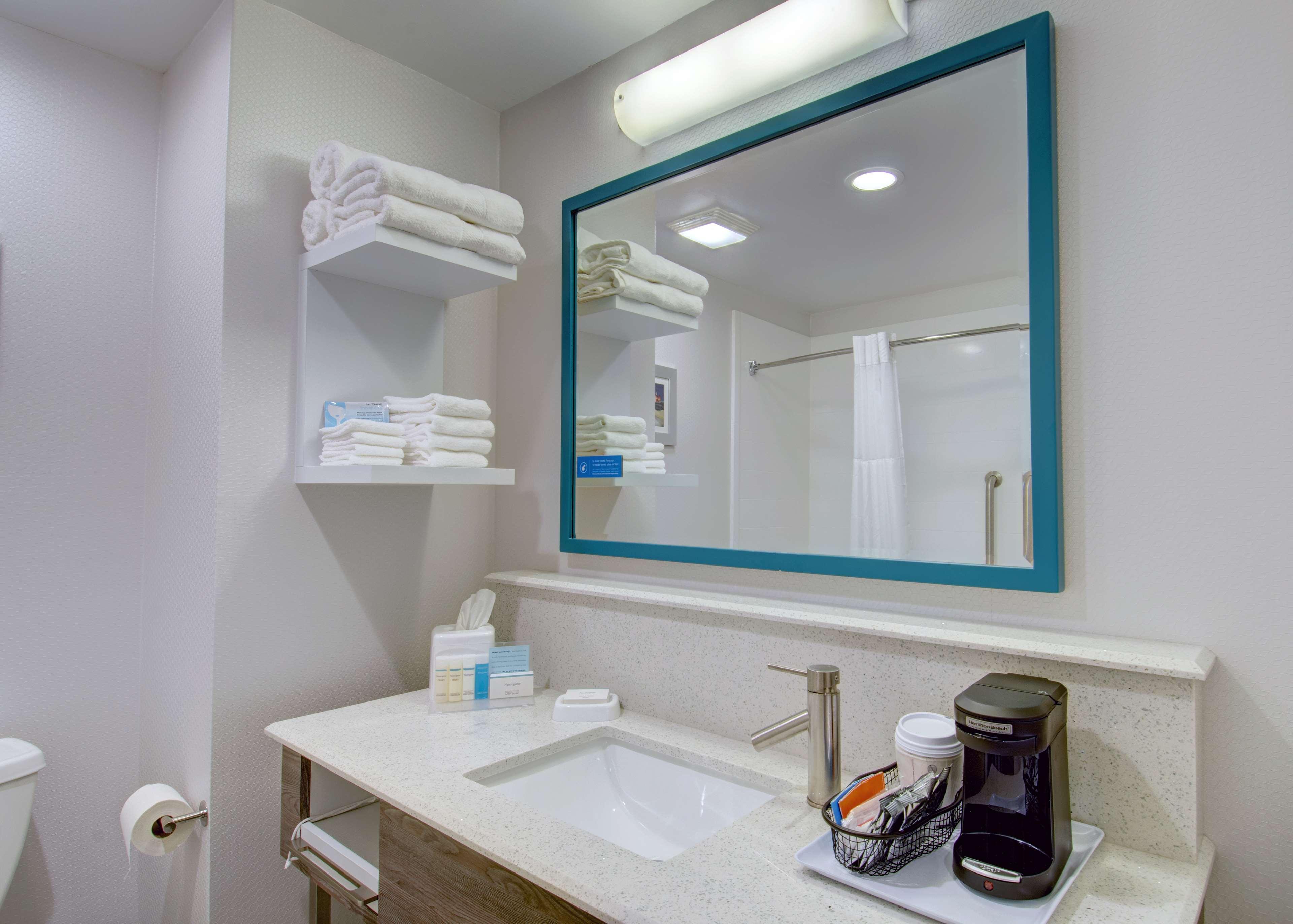 Hampton Inn & Suites Boston/סטאוטון מראה חיצוני תמונה