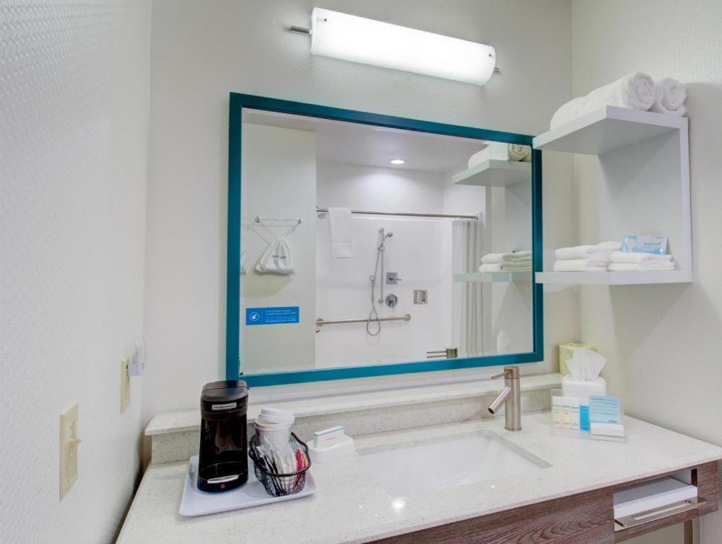 Hampton Inn & Suites Boston/סטאוטון מראה חיצוני תמונה