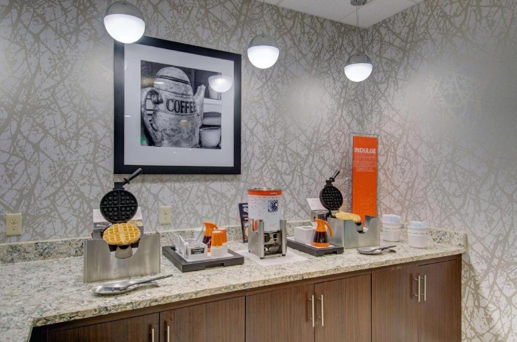 Hampton Inn & Suites Boston/סטאוטון מראה חיצוני תמונה